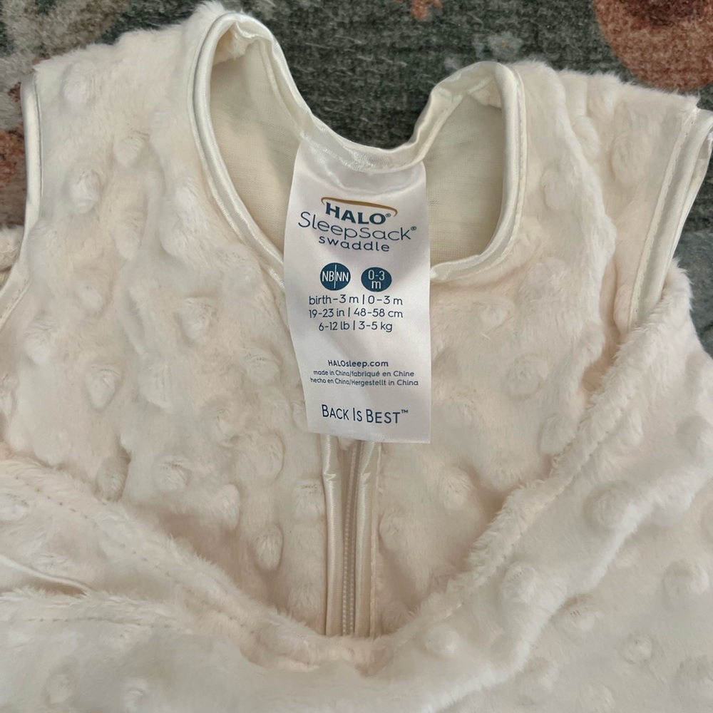HALO SleepSack Swaddle – Plush (0–3 months) - Picture 3 of 5